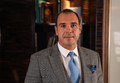 Magdi Gamil meet the manager of Fairmont Nile City Hotel